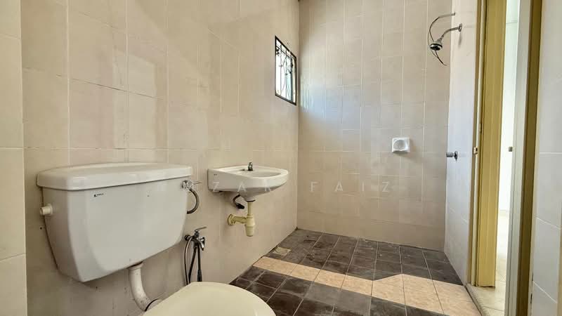 2-storey Terraced House for Sale in Taman Putra Prima (Puchong) - Amzar Faiz - Bathroom - PropertyGuru.com.my