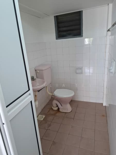 Pangsapuri untuk Disewa di Nuri Court - Cecilia Tey - Bathroom - PropertyGuru.com.my