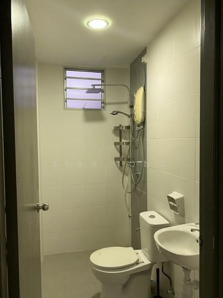 Pangsapuri untuk Dijual di Orchis Apartment - Alex Tong - Bathroom - PropertyGuru.com.my