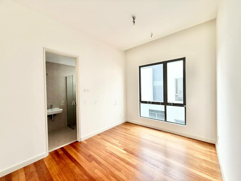 Semi-Detached House for Sale in Seksyen 31 (Shah Alam) - Zaty Jasmin - Bedroom - PropertyGuru.com.my