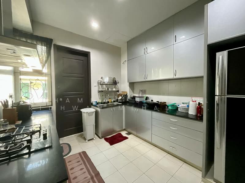 Bungalow for Sale in Kayangan Heights (Shah Alam) - Muhammad Shahrul Ridhwan Mehamad Nasir - Kitchen - PropertyGuru.com.my