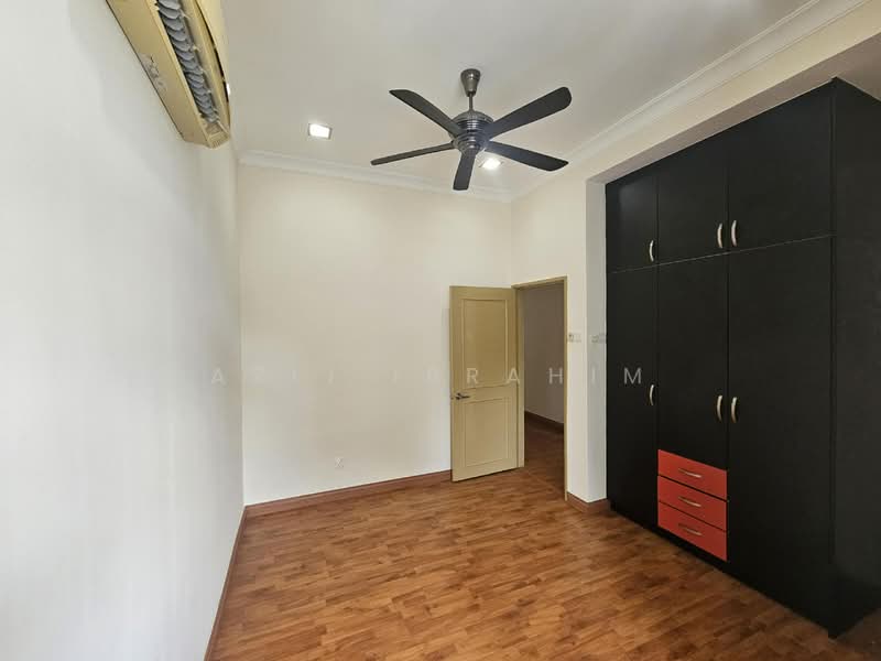 Semi-Detached House for Sale in Presint 18 (Putrajaya) - Azli Ibrahim - Bedroom - PropertyGuru.com.my