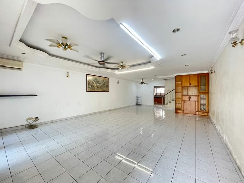 2.5-storey Terraced House for Sale in Taman Wangsa Permai (Kepong) - Yanis Cheong - Living Room - PropertyGuru.com.my