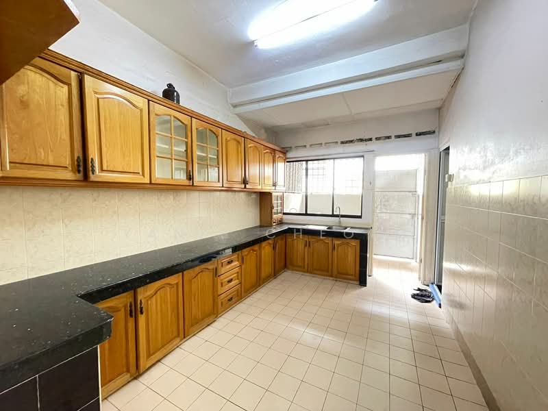 2.5-storey Terraced House for Sale in Taman Wangsa Permai (Kepong) - Yanis Cheong - Kitchen - PropertyGuru.com.my