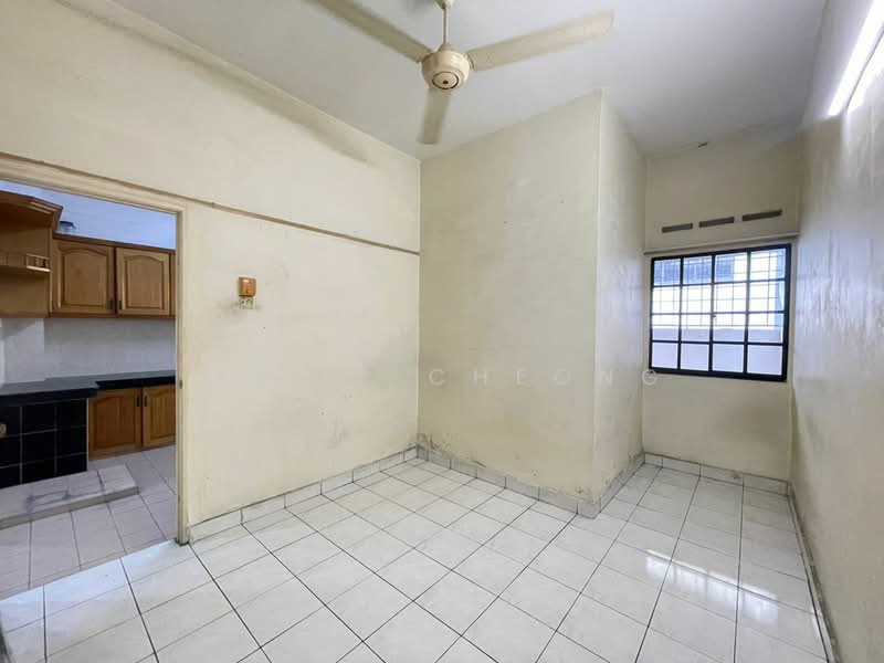 2.5-storey Terraced House for Sale in Taman Wangsa Permai (Kepong) - Yanis Cheong - Kitchen - PropertyGuru.com.my