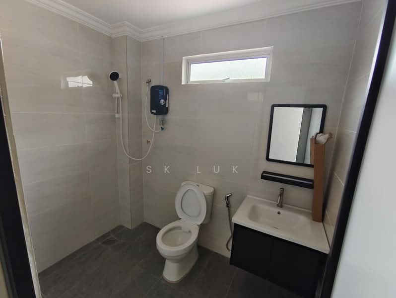 Rumah Teres 2 Tingkat untuk Dijual di Rawang Perdana 2 (Rawang) - SK Luk - Bathroom - PropertyGuru.com.my