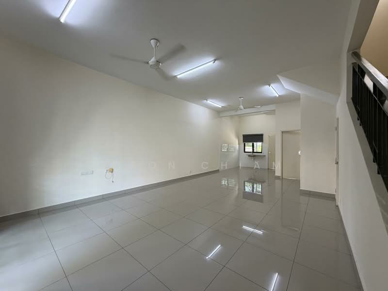 Rumah Teres untuk Disewa di Dengkil (Selangor) - Jason Chiam - Living Room - PropertyGuru.com.my