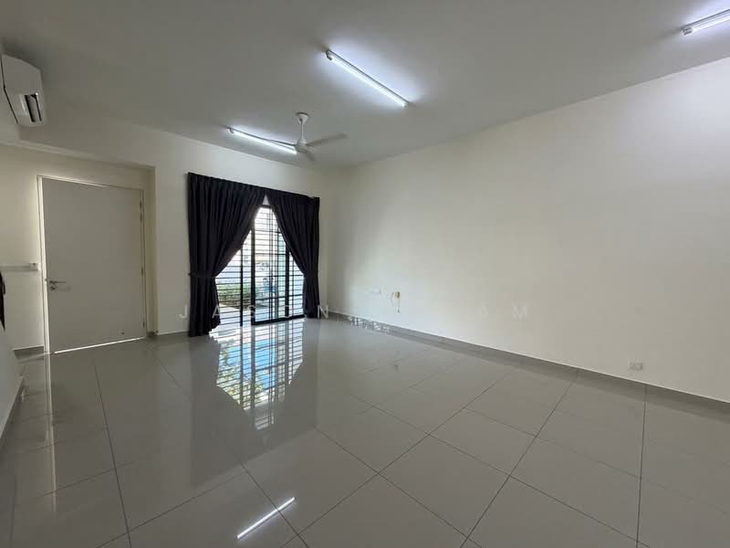 Rumah Teres untuk Disewa di Dengkil (Selangor) - Jason Chiam - Living Room - PropertyGuru.com.my