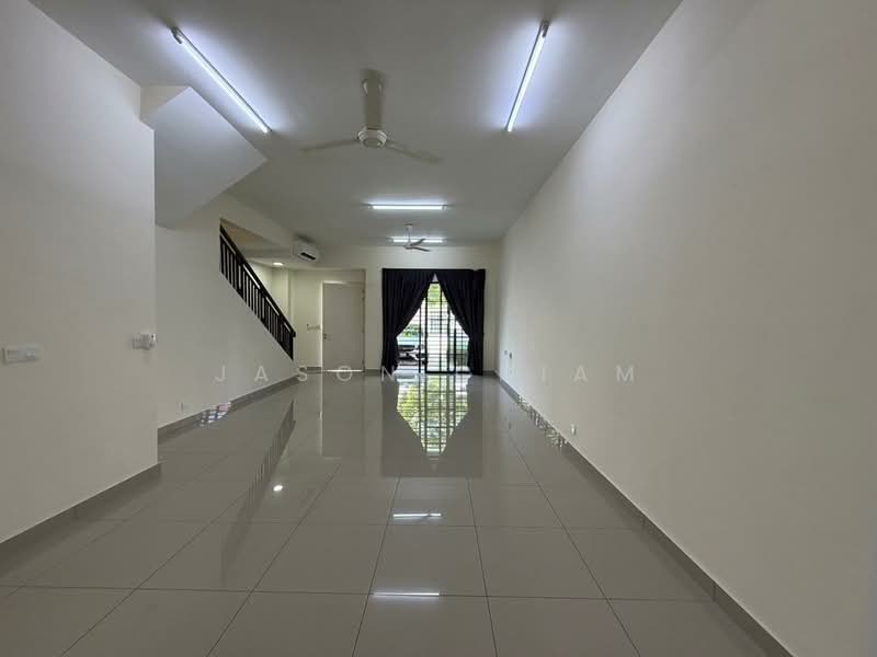 Rumah Teres untuk Disewa di Dengkil (Selangor) - Jason Chiam - Living Room - PropertyGuru.com.my