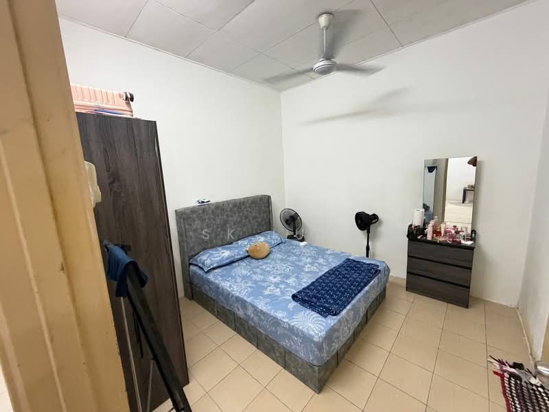 Rumah Bandar untuk Dijual di Bandar Country Homes (Rawang) - SK Luk - Bedroom - PropertyGuru.com.my