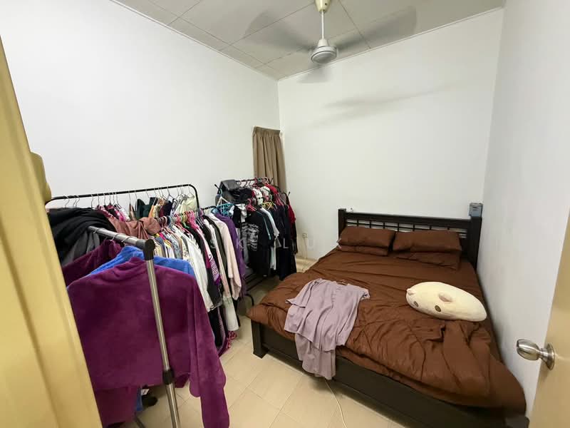 Rumah Bandar untuk Dijual di Bandar Country Homes (Rawang) - SK Luk - Bedroom - PropertyGuru.com.my
