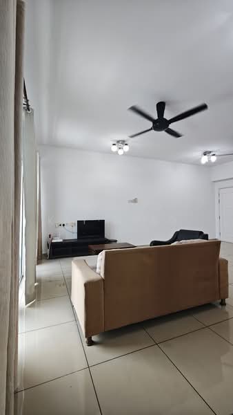Kondominium untuk Dijual di Arena Residence - Kay Wong - Living Room - PropertyGuru.com.my