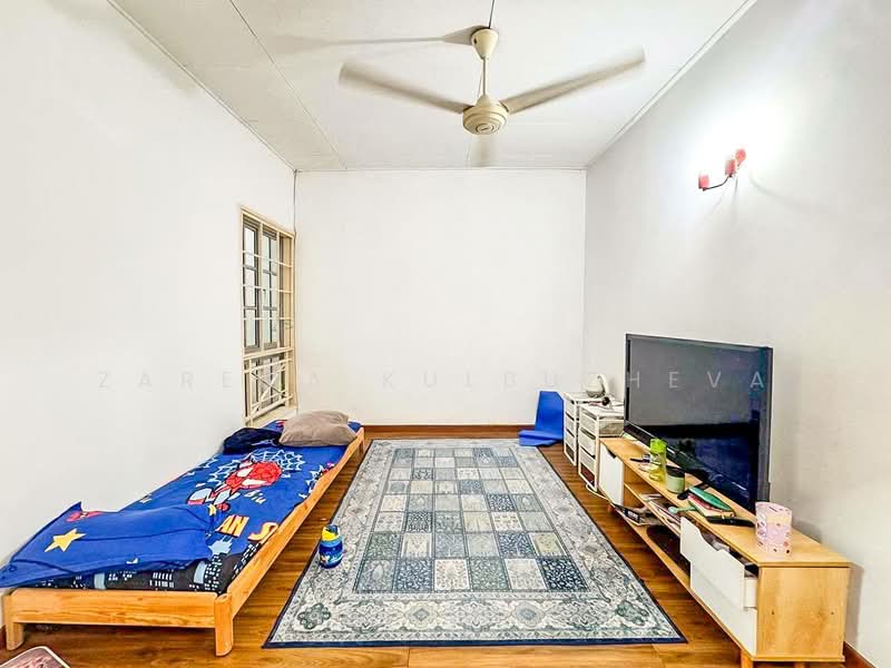 Terraced House for Sale in Bandar Kinrara Seksyen 1 (Bandar Kinrara) - Zarema Kulbuzheva - Bedroom - PropertyGuru.com.my