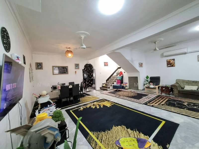2-storey Terraced House for Sale in TTDI Jaya (Shah Alam) - Nazrin Hakimin - Living Room - PropertyGuru.com.my