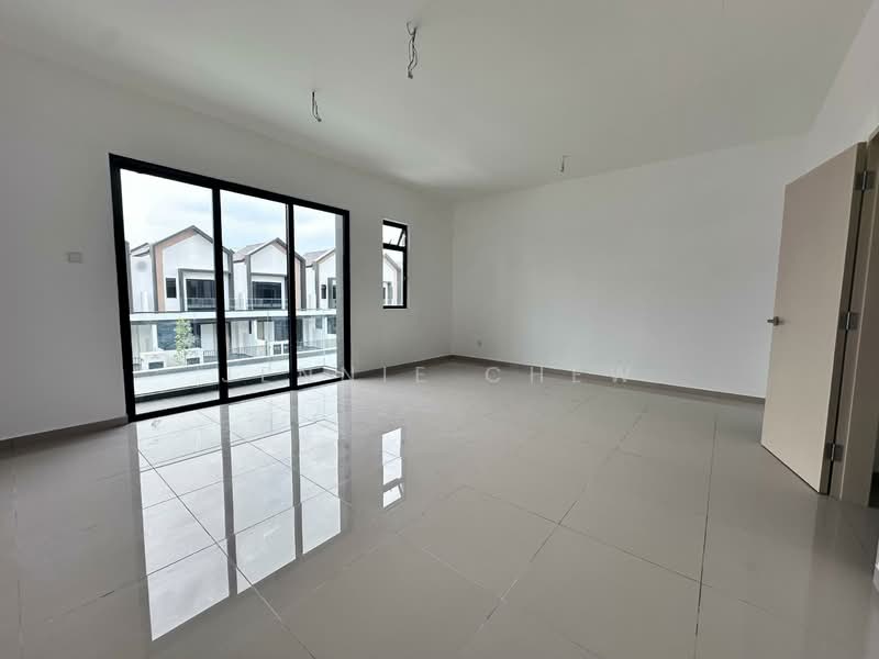 2-storey Terraced House for Sale in Bandar Dato Onn (Tebrau) - Jennie Chew - Living Room - PropertyGuru.com.my