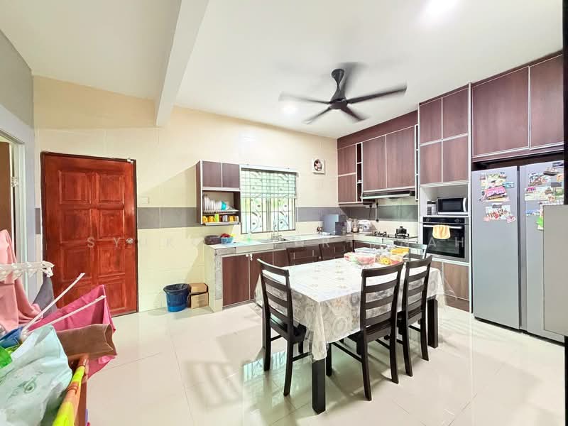 Semi-Detached House for Sale in Klang (Selangor) - Syukor Hartanah - Kitchen - PropertyGuru.com.my