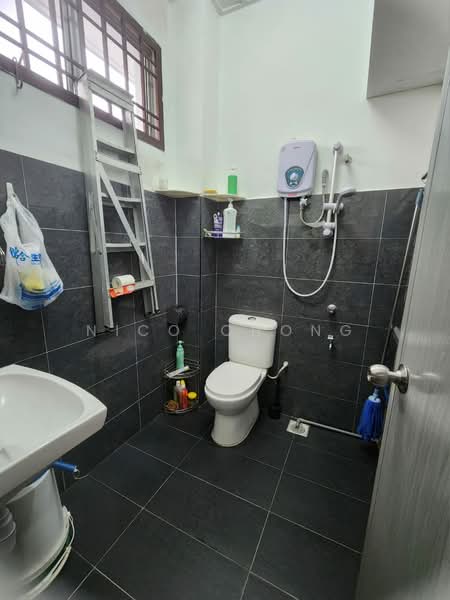 Rumah Teres 2 Tingkat untuk Dijual di Taman Setia Indah (Tebrau) - Nico Chong - Bathroom - PropertyGuru.com.my