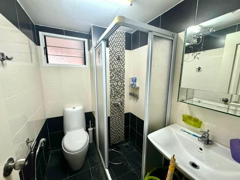 Kondominium untuk Disewa di Gurney Park Condominium - Marcus Choo - Bathroom - PropertyGuru.com.my