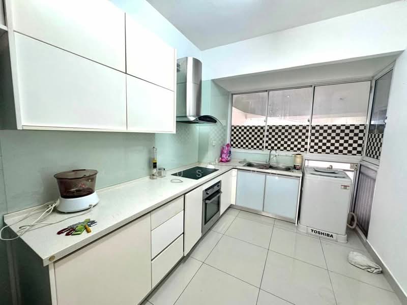 Kondominium untuk Disewa di Gurney Park Condominium - Marcus Choo - Kitchen - PropertyGuru.com.my