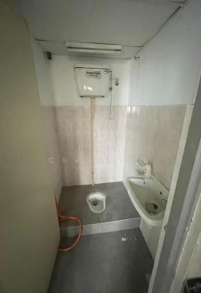 Kedai / Pejabat untuk Disewa di Bandar Seri Putra (Bangi) - Chris Tye - Bathroom - PropertyGuru.com.my