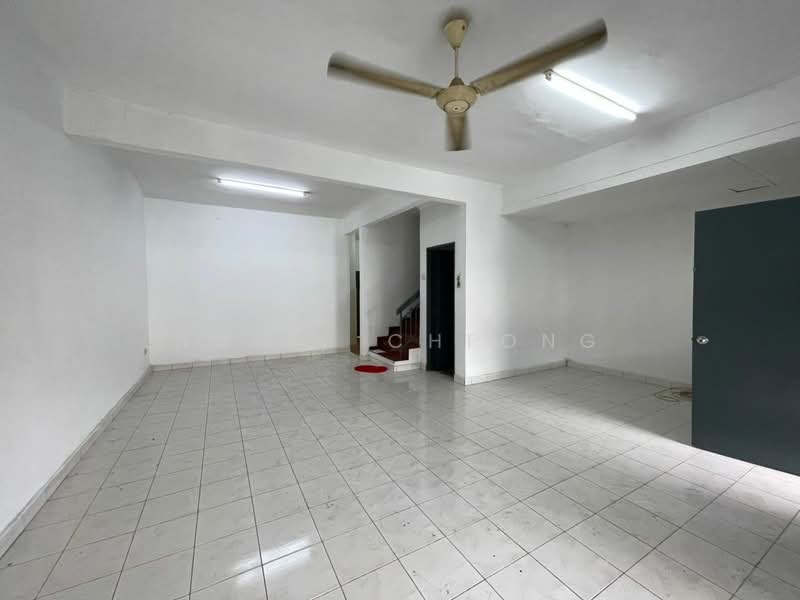 Rumah Teres 2 Tingkat untuk Dijual di Saujana Damansara (Damansara Damai) - Yanis Cheong - Living Room - PropertyGuru.com.my