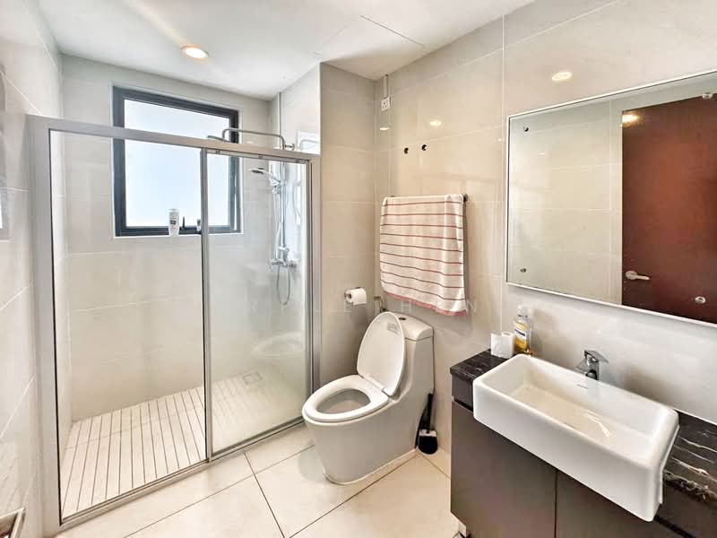 Kondominium untuk Dijual di Royal Strand @ Country Garden Danga Bay - Purple Heng - Bathroom - PropertyGuru.com.my