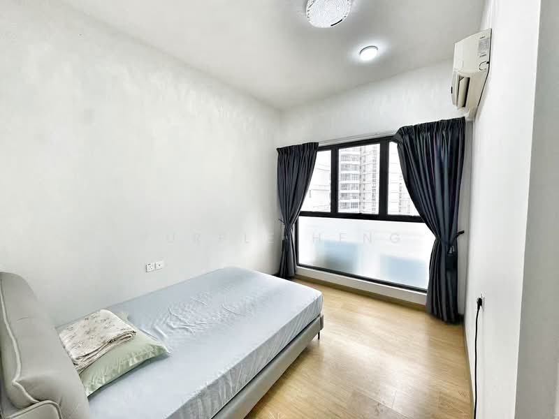 Kondominium untuk Dijual di Royal Strand @ Country Garden Danga Bay - Purple Heng - Bedroom - PropertyGuru.com.my