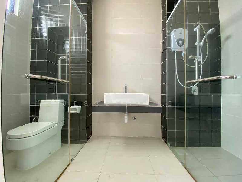 Semi-Detached House for Sale in Setia Ecohill (Semenyih) - Jesslyn Lee - Master Bathroom - PropertyGuru.com.my