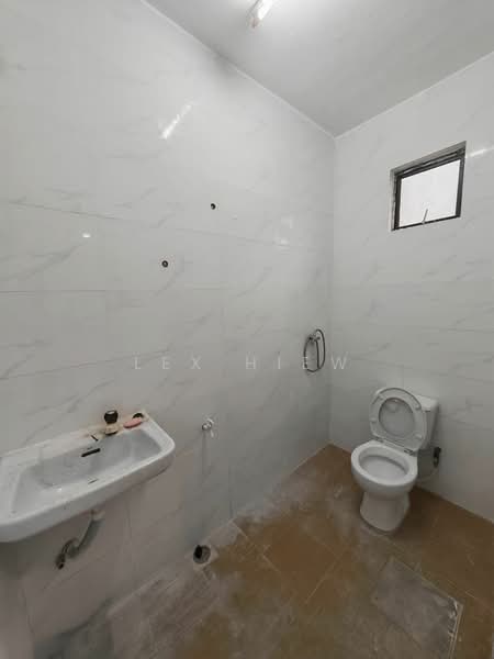 2-storey Terraced House for Sale in Bandar Indahpura (Kulai) - Lex Hiew - Bathroom - PropertyGuru.com.my