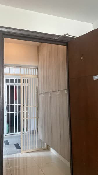 Kondominium untuk Disewa di KM1 West - Orange Tang - Entrance - PropertyGuru.com.my