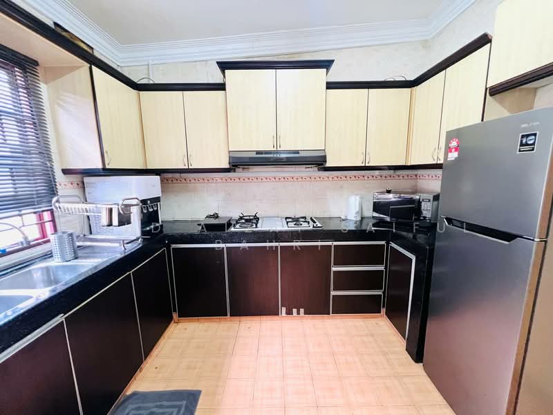 Rumah Teres 2 Tingkat untuk Dijual di Kota Damansara (Selangor) - Mohd Aizat Saiful Bahri - Kitchen - PropertyGuru.com.my