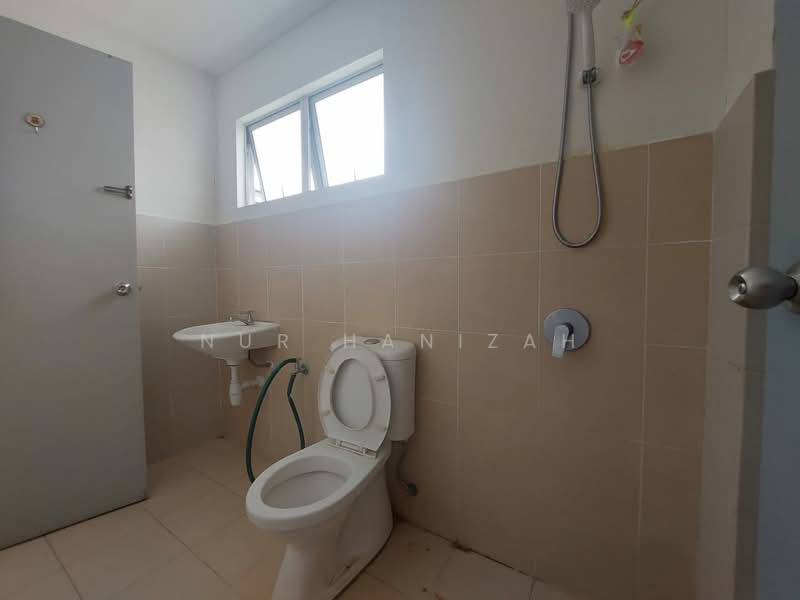 2-storey Terraced House for Rent in Bandar Puncak Alam (Puncak Alam) - Nur Hanizah - Bathroom - PropertyGuru.com.my