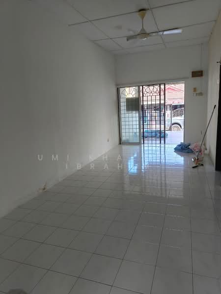 1-storey Terraced House for Sale in Kota Warisan (Sepang) - Umi Khalsom Ibrahim - Living Room - PropertyGuru.com.my