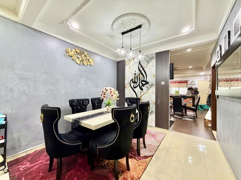 Rumah Teres 2 Tingkat untuk Dijual di Taman Dato Demang (Seri Kembangan) - Zul Hasif - Dining Room - PropertyGuru.com.my