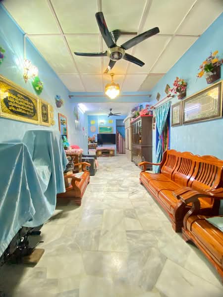 1-storey Terraced House for Sale in Taman Sementa Jaya (Kapar) - Zarema Kulbuzheva - Living Room - PropertyGuru.com.my