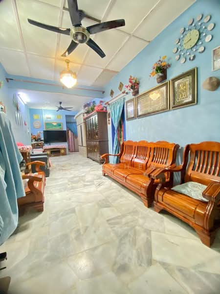 1-storey Terraced House for Sale in Taman Sementa Jaya (Kapar) - Zarema Kulbuzheva - Living Room - PropertyGuru.com.my