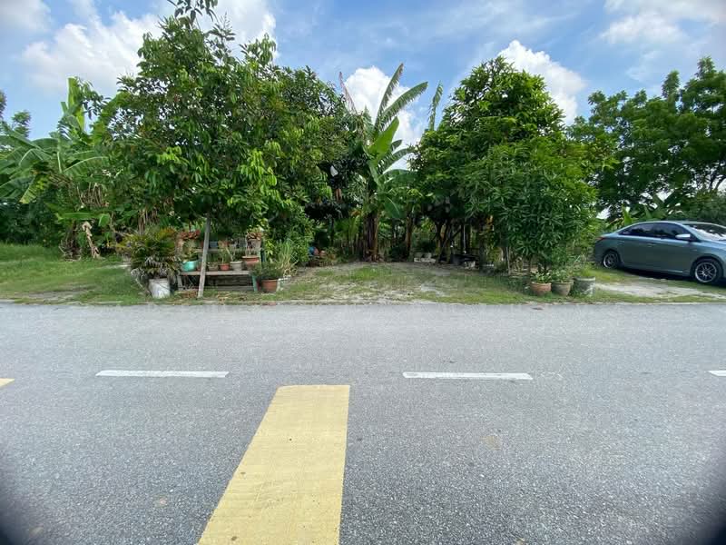 1-storey Terraced House for Sale in Taman Sementa Jaya (Kapar) - Zarema Kulbuzheva - Garden - PropertyGuru.com.my