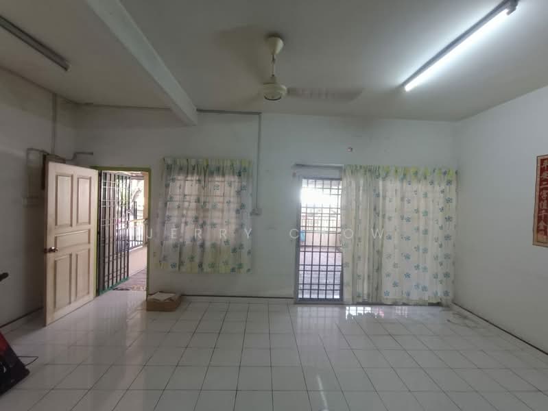Rumah Teres 2 Tingkat untuk Dijual di Station 18 (Ipoh) - Jerry Chow - Living Room - PropertyGuru.com.my