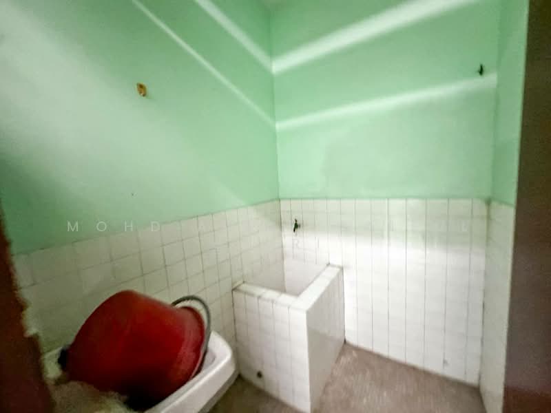 1-storey Terraced House for Sale in Kajang (Selangor) - Mohd Aizat Saiful Bahri - Bathroom - PropertyGuru.com.my