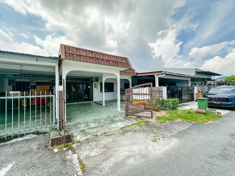 1-storey Terraced House for Sale in Kajang (Selangor) - Mohd Aizat Saiful Bahri - Exterior - PropertyGuru.com.my