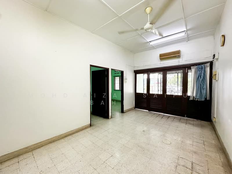 1-storey Terraced House for Sale in Kajang (Selangor) - Mohd Aizat Saiful Bahri - Living Room - PropertyGuru.com.my