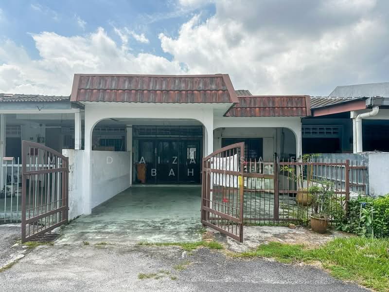 1-storey Terraced House for Sale in Kajang (Selangor) - Mohd Aizat Saiful Bahri - Exterior - PropertyGuru.com.my
