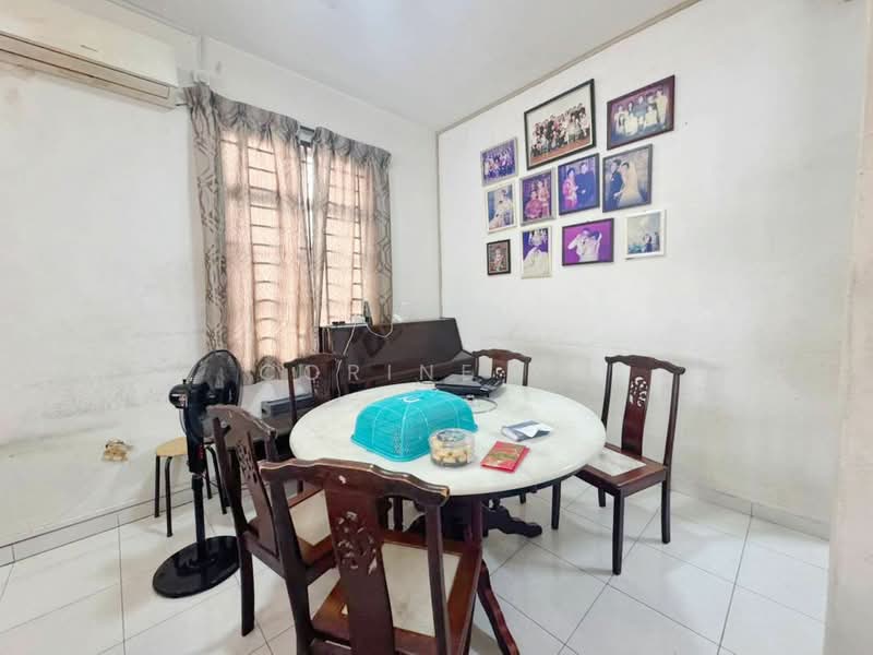 Rumah Teres 2 Tingkat untuk Dijual di Taman Setia Indah (Tebrau) - Corine YG - Dining Room - PropertyGuru.com.my
