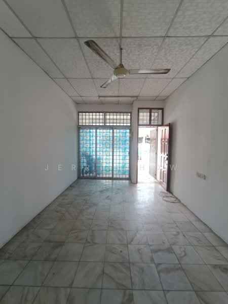 Rumah Teres 1 Tingkat untuk Dijual di Taman Klebang Restu (Chemor) - Jerry Chow - Living Room - PropertyGuru.com.my