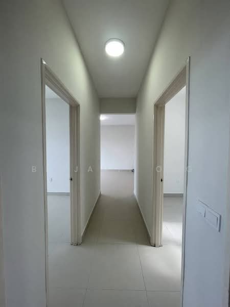 Pangsapuri untuk Dijual di Perling Heights Apartments - Benjamin Ong - Corridor - PropertyGuru.com.my
