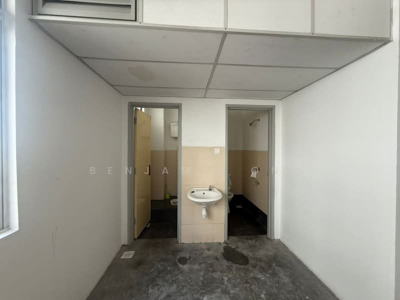 Office for Rent in Taman Ungku Tun Aminah (Skudai) - Benjamin Ong - Bathroom - PropertyGuru.com.my