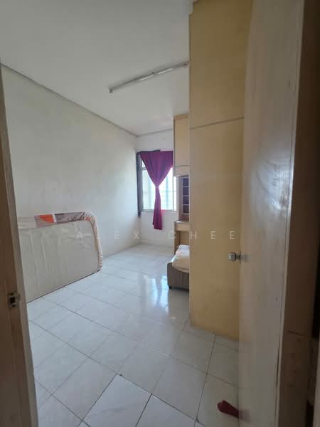 Flat for Sale at Taman Paya Terubong - Alex Chee - Bedroom - PropertyGuru.com.my