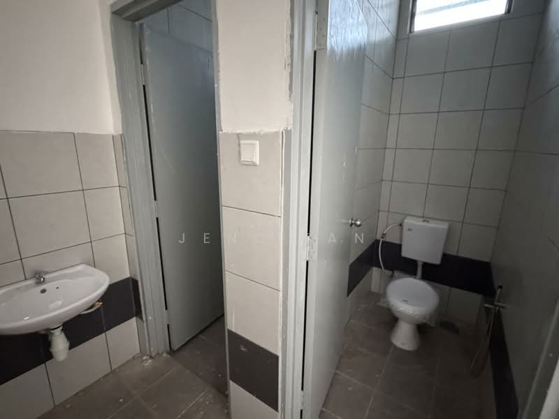 Shop / Office for Rent in Kuching (Sarawak) - Jeno Tan - Bathroom - PropertyGuru.com.my