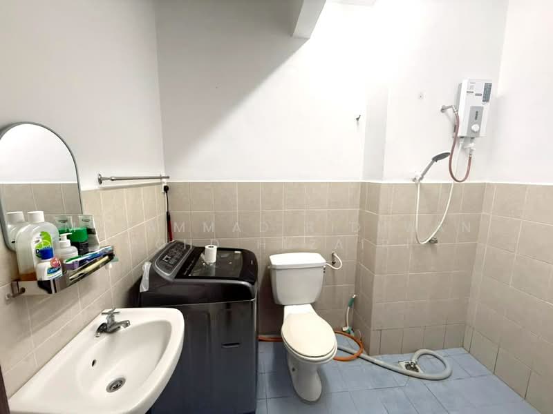 2-storey Terraced House for Sale in Bandar Nusaputra (Puchong) - Muhammad Ridhwan Mohd Huzairi - Bathroom - PropertyGuru.com.my