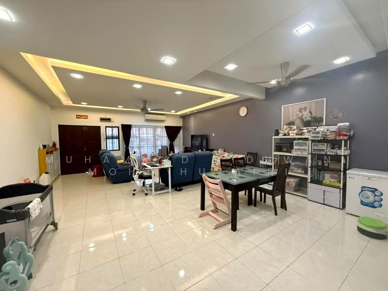 2-storey Terraced House for Sale in Bandar Nusaputra (Puchong) - Muhammad Ridhwan Mohd Huzairi - Living Room - PropertyGuru.com.my